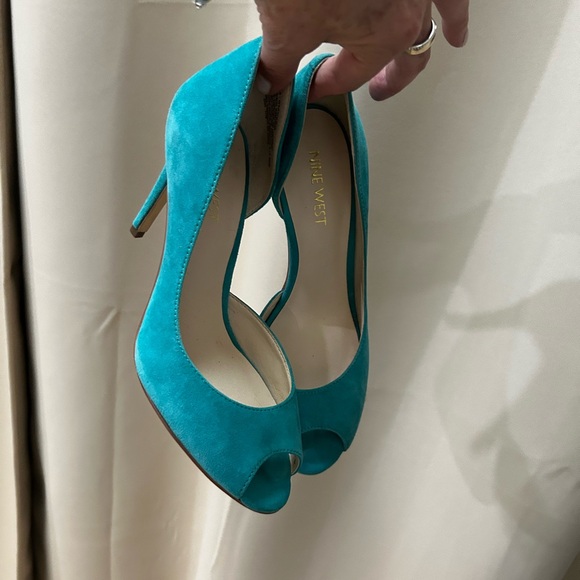 Nine West suede peep toe shoes. Teal blue. Size 6M. - Picture 5 of 11